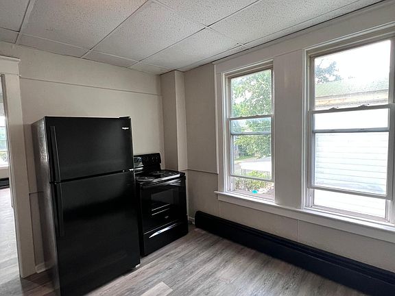 2nd image of 514 W 16th St #6