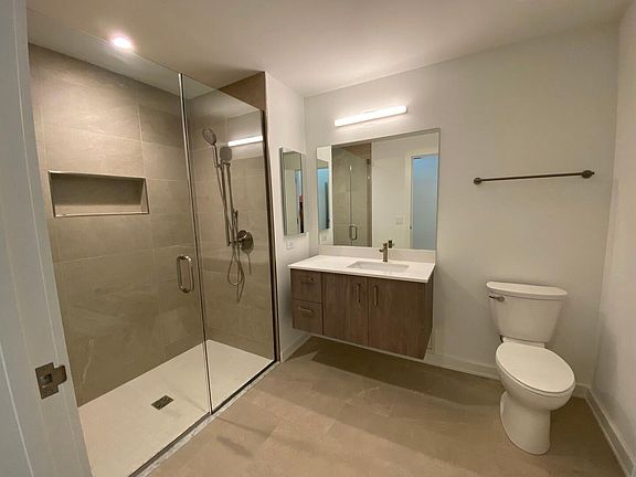 4th image of 1115 W Patterson Ave #204