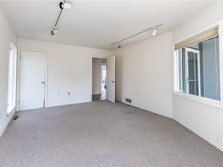 7520 Spectrum Way — Photo 5