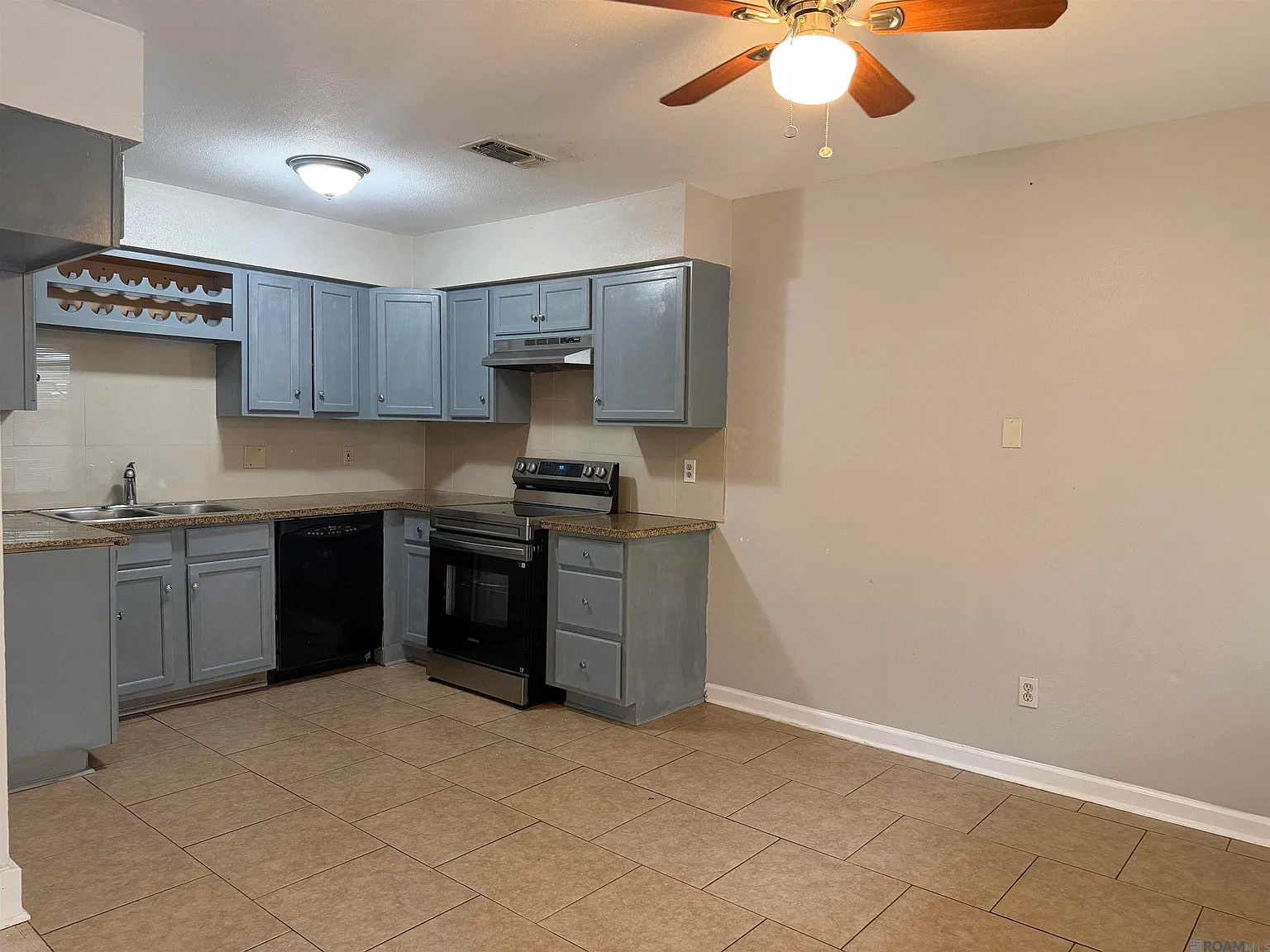 3 bed, 1200 sqft, $1,700 — Photo 3