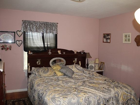 4th image of 137 Beach St