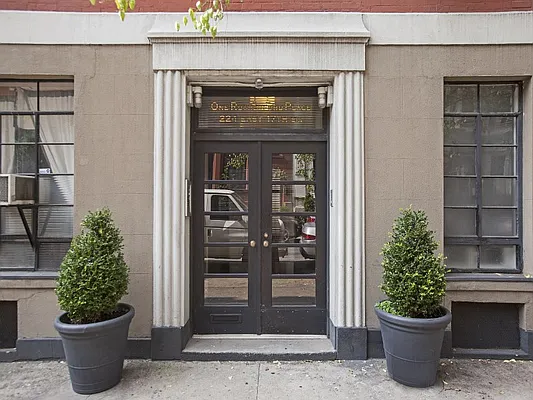 Sold by Sotheby's International Realty | media 9