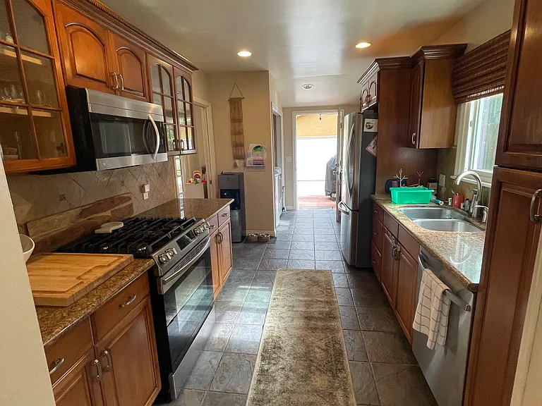 21915 Ybarra Rd — Photo 12