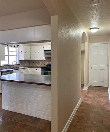 2nd image of 215 W Crosby St