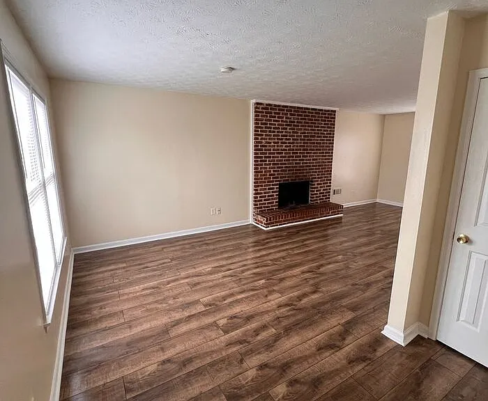2136 Golfview Dr SE — Photo 2