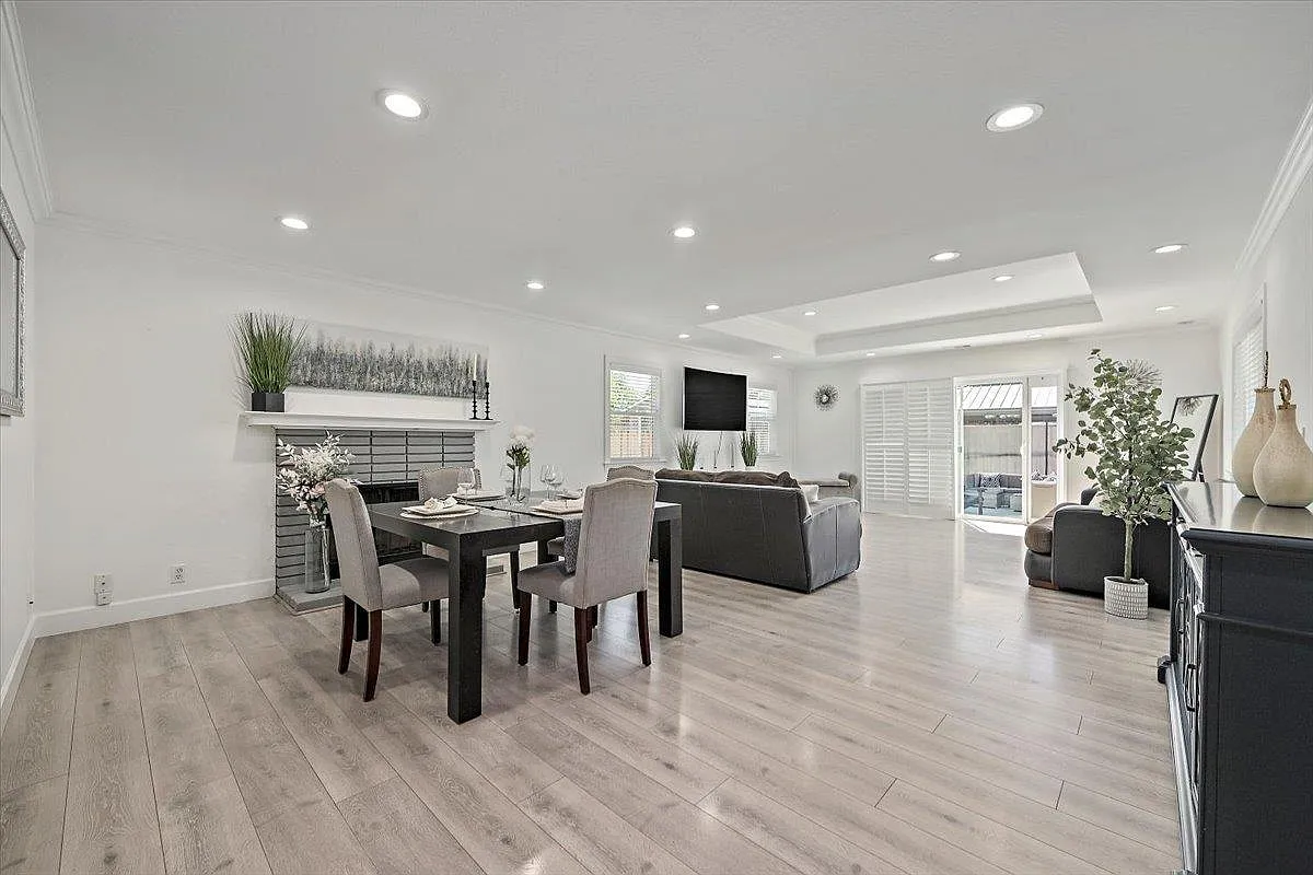 3 bed, 1.5 bath, 1319 sqft, $4,800 — Photo 2
