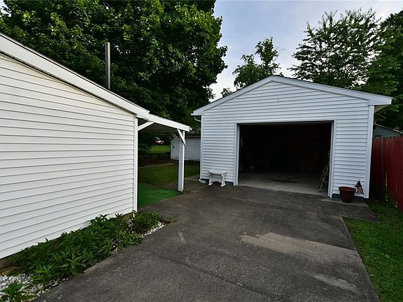 4th image of 32515 Wooddale Dr