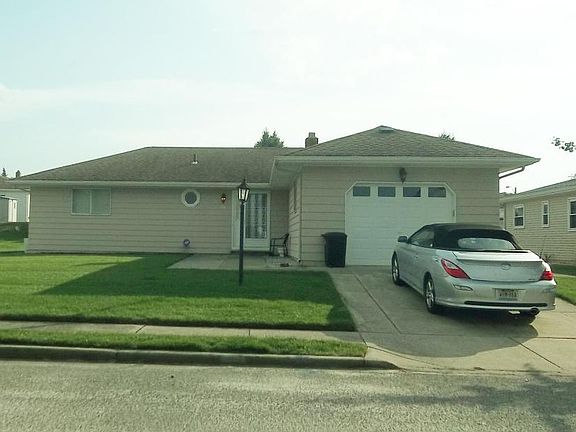 2nd image of 220 Bonaire Dr