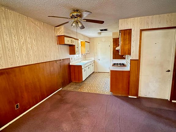 4th image of 9944 Lockerbie Ave