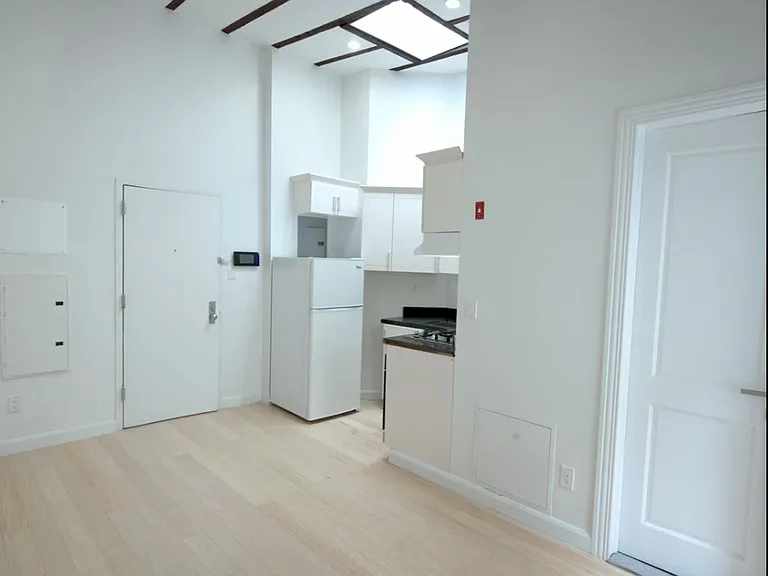 78 Herkimer St #404 — Photo 3