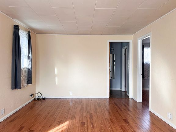 5th image of 154 1/2 Cleveland St