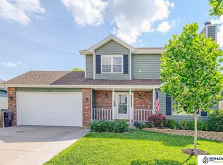 5230 NW 4th St, Lincoln, NE 68521