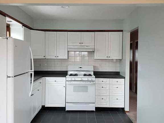 2nd image of 2066 43rd St #2