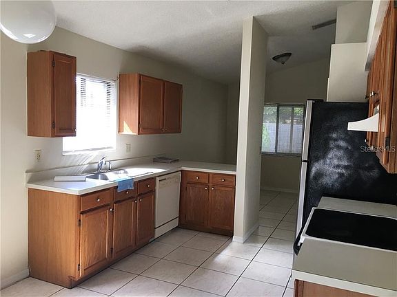 2nd image of 124 River Chase Dr