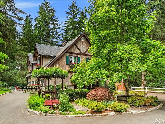 2nd image of 13706 92nd Avenue Ct NW