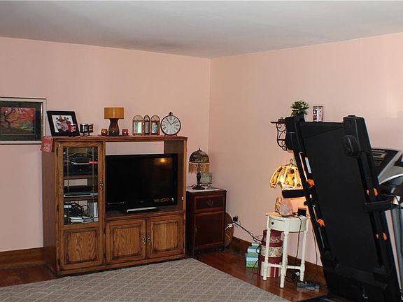 5th image of 485 Babcock St