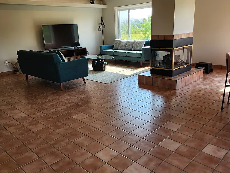 2084 Lake Shore Rd — Photo 2
