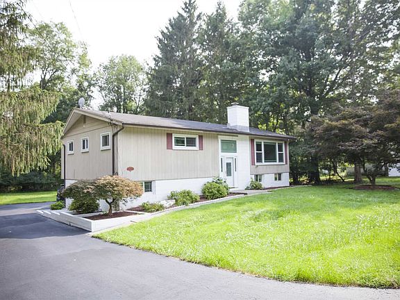 2nd image of 8 Robert Dr