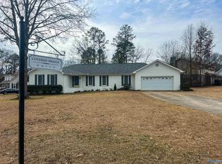 300 Covered Bridge Rd, Rainbow City, AL 35906