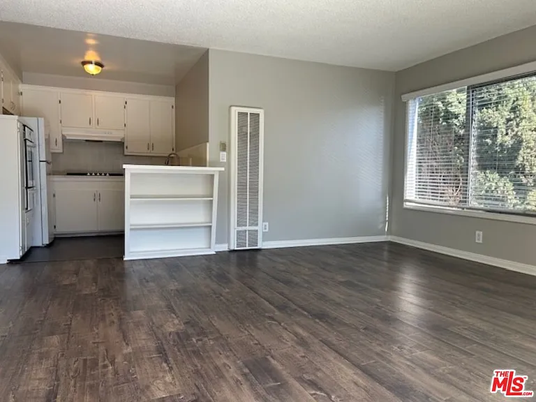 1412 Barry Ave #1 — Photo 6