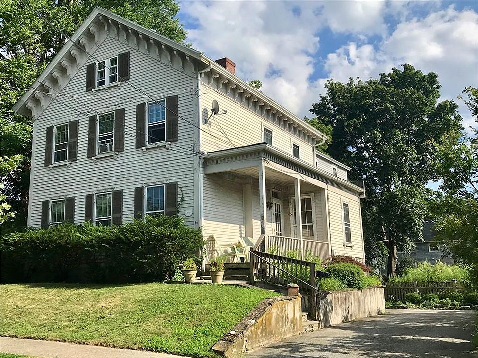 40 Washington St Warren RI Zillow