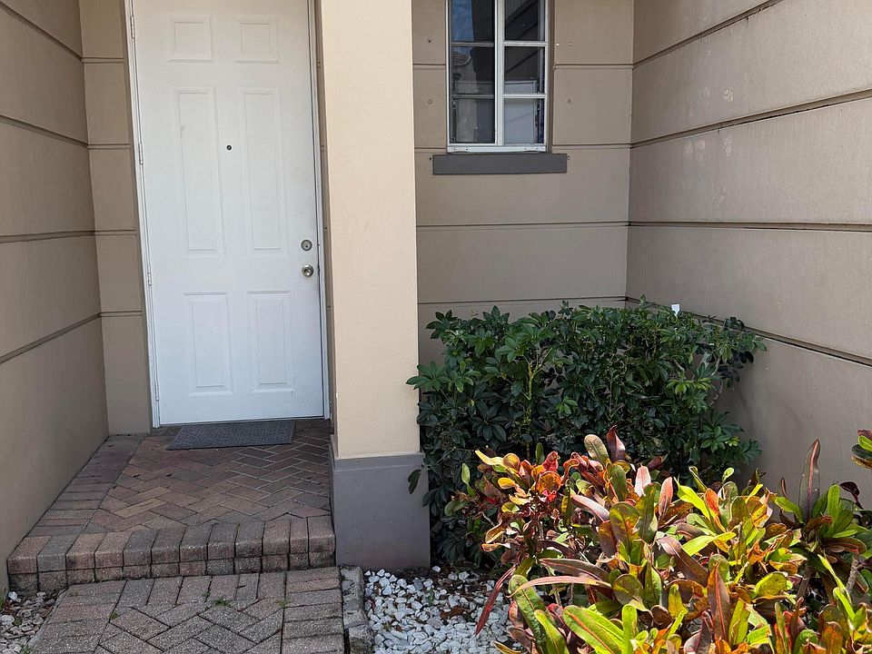 1st image of 976 Abaco Lane