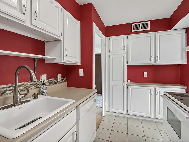11850 Edgewater Dr #820 — Photo 18