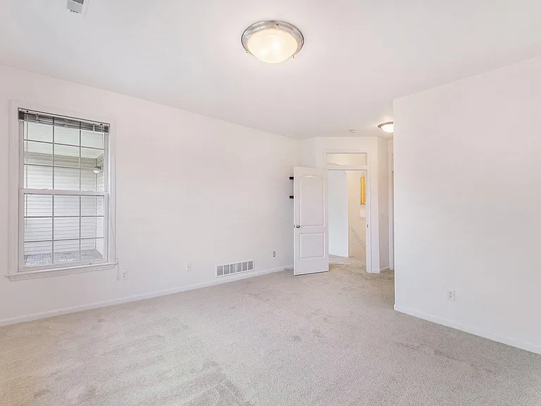 2925 N Knightsbridge Cir — Photo 17