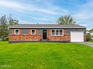 8 Jennell Dr, East Greenbush, NY 12061