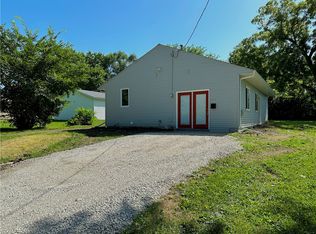 810 S 1st St, Indianola, IA 50125