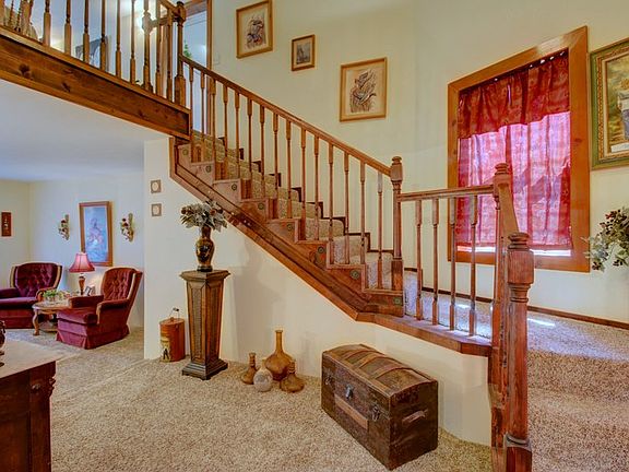 5th image of 176 Ironwood Dr