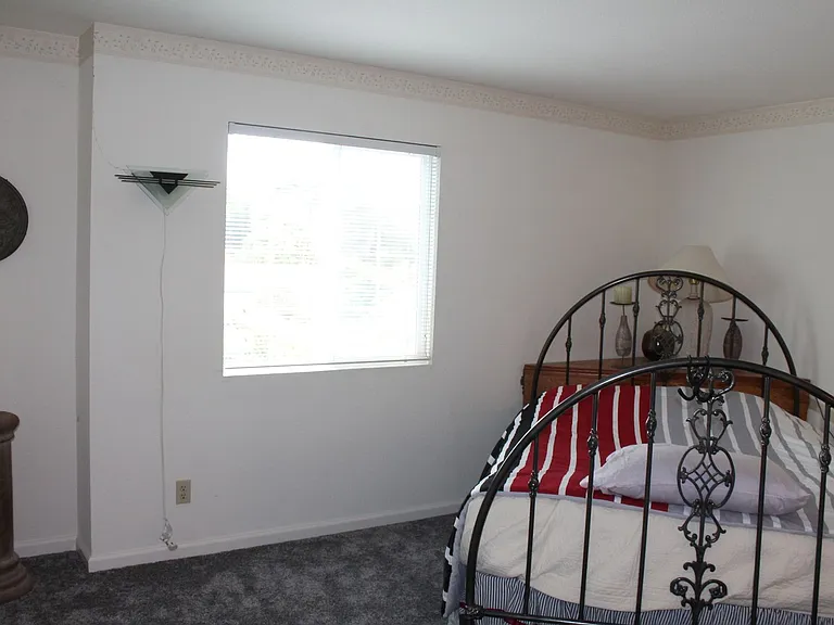 140 Cypress Ave — Photo 15