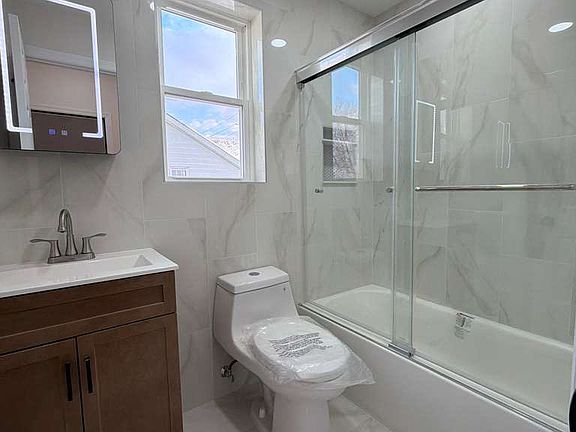 4th image of 244 Rowland Ave Floor 2