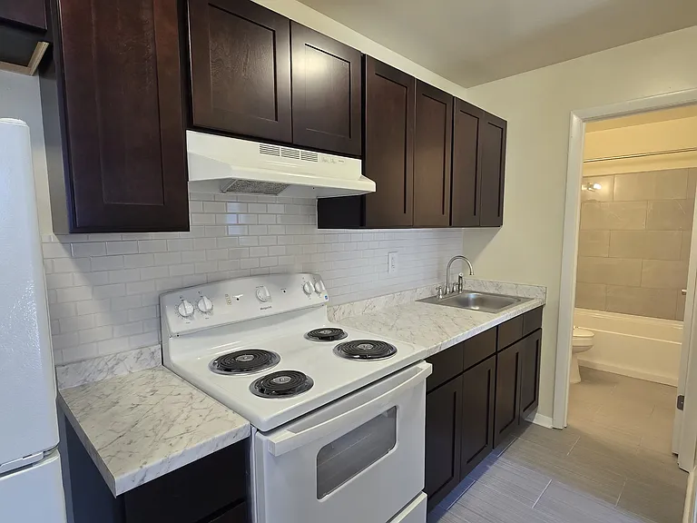 1814 Williamsburg Rd #10 — Photo 9
