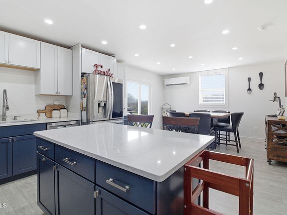 4th image of 411 Saint James Rd