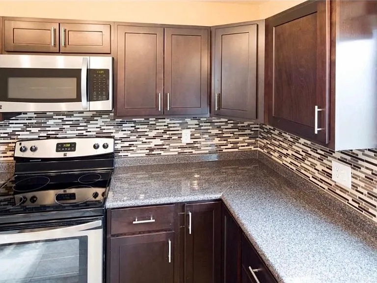 3033 Kenelm Dr — Photo 21