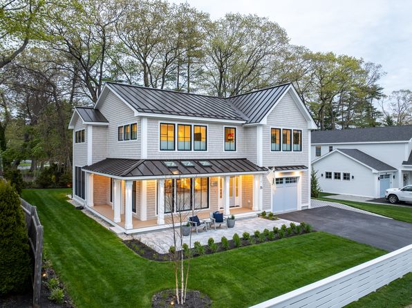 35 Underwood Rd, Falmouth, ME 04105