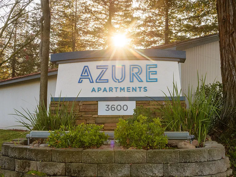 Azure — Photo 3