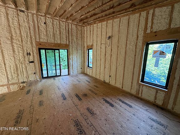 5th image of 1113 Hemlock Hollow Rd