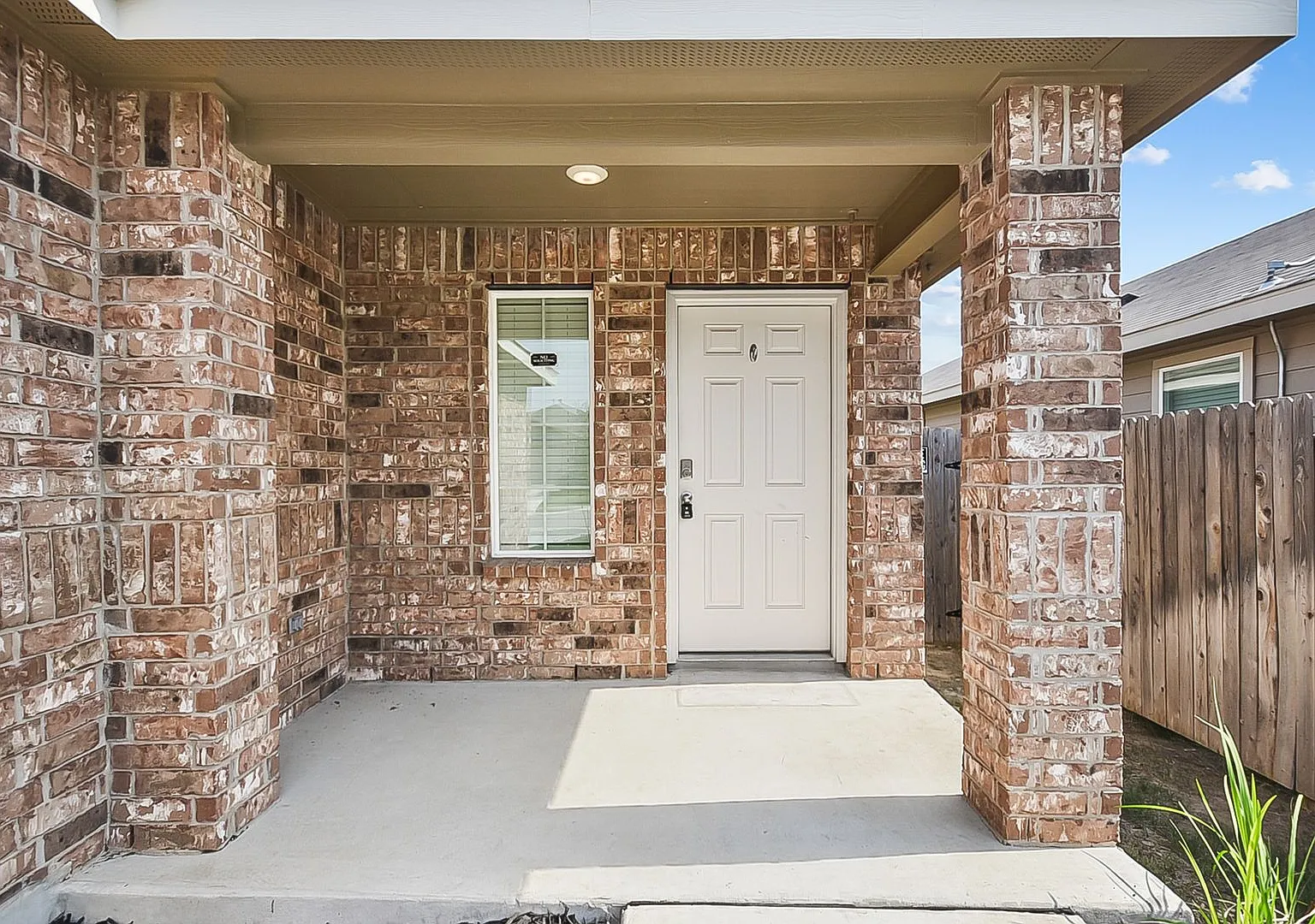 3 Bedroom 2 Bathrooms located in Stoney Creek Subdivision — Photo 2