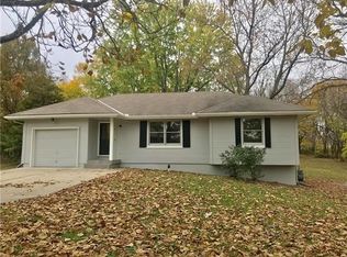 102 W 4th St, Peculiar, MO 64078