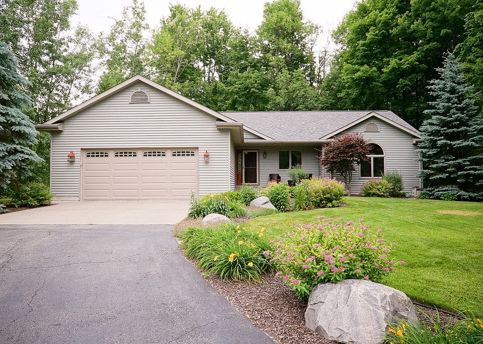 1st image of 3657 E Acorn Ln