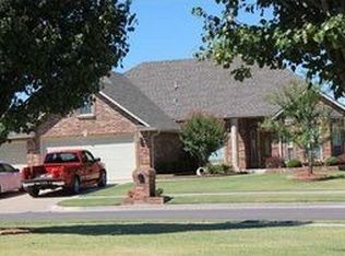 2105 SW 30th St, Moore, OK 73170