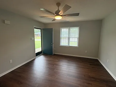 2 bed, 1.0 bath, 840 sqft, $1,095 — Photo 2