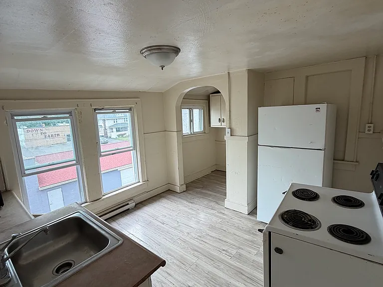 1408 E Main St #6 — Photo 5