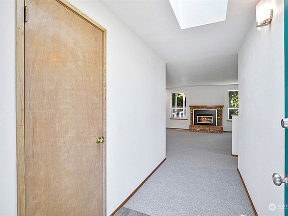 4th image of 4928 110th Street NE