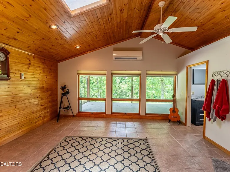 1806 Perimeter Dr — Photo 15