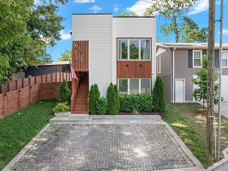 308 Sunliner Dr — Photo 4