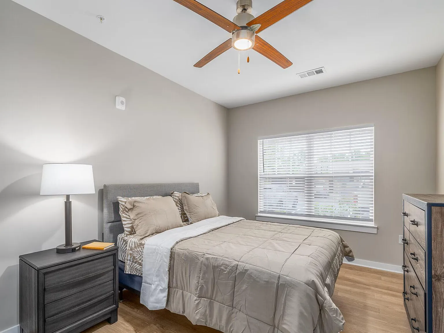 Edgewood Place — Photo 3