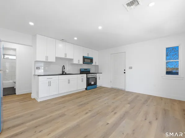 145 Crystal Ave #3, New London, CT 06320